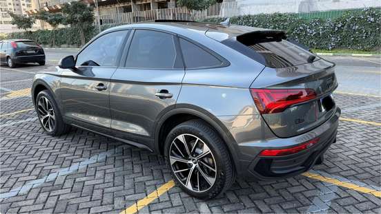 AUDI-Q5-2021