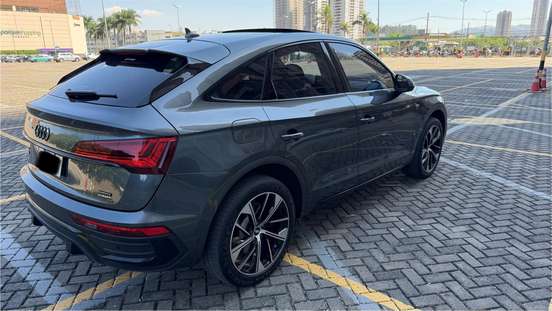 AUDI-Q5-2021