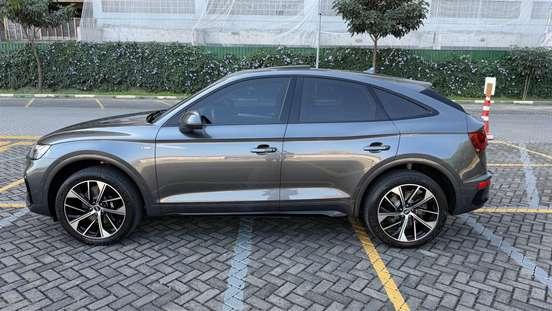 AUDI-Q5-2021