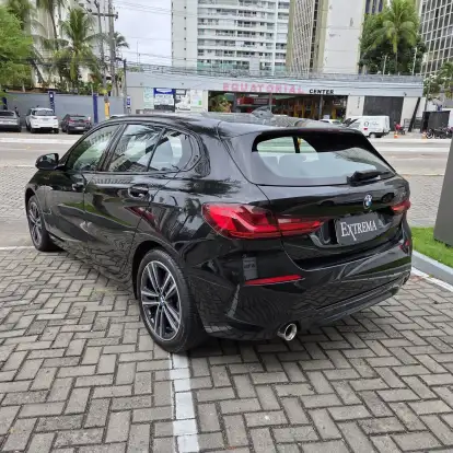 BMW-118i-2022