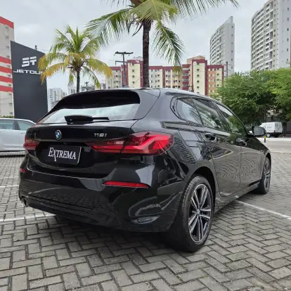 BMW-118i-2022