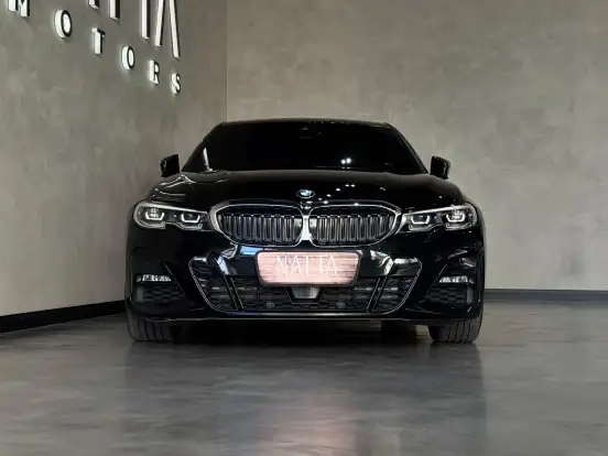 BMW-320i-2022