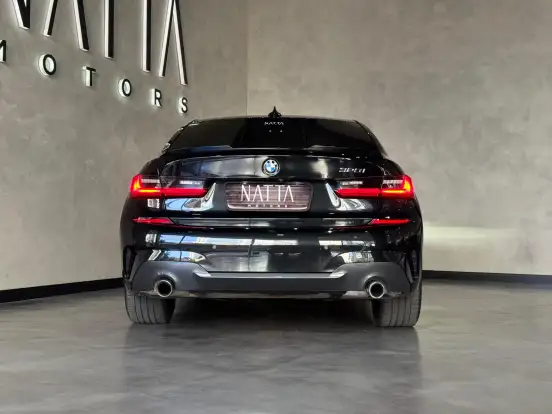 BMW-320i-2022