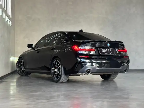 BMW-320i-2022