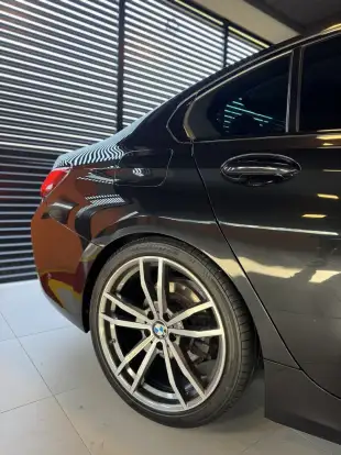 BMW-320i-2019