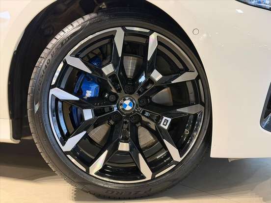 BMW-320i-2024
