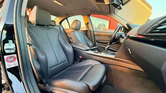BMW-320i-2015