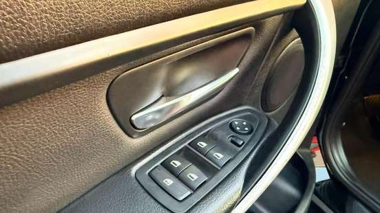BMW-320i-2015