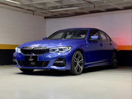 BMW-330e-2020