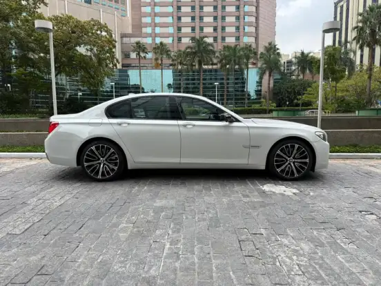 BMW-750i-4.4 M SPORT SEDAN V8 32V GASOLINA 4P AUTOMÁTICO BMW-750i-2011