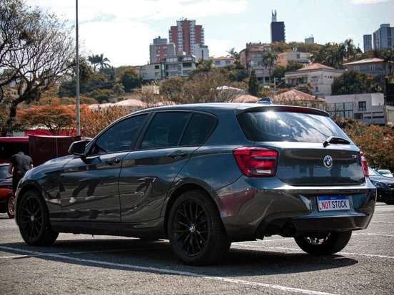 BMW-118i-1.6 SPORT GP 16V TURBO GASOLINA 4P AUTOMÁTICO BMW-118i-2013