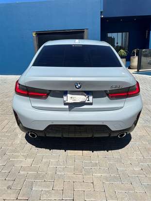 BMW-320i-2023