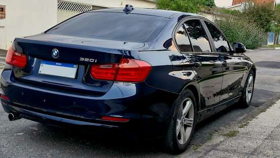 BMW-320i-2013