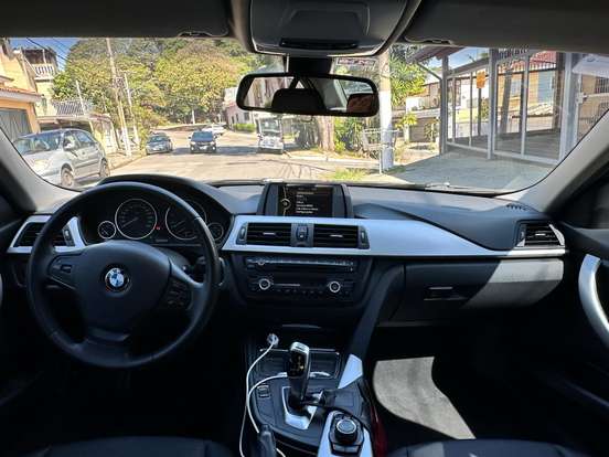 BMW-320i-2013
