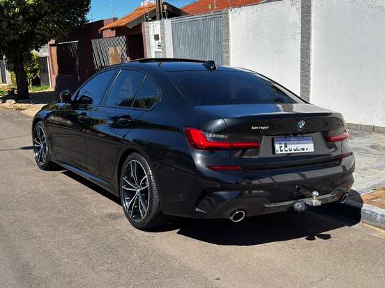 BMW-320i-2020