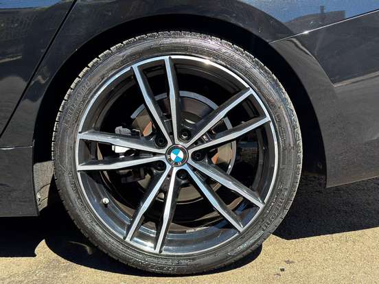 BMW-320i-2020