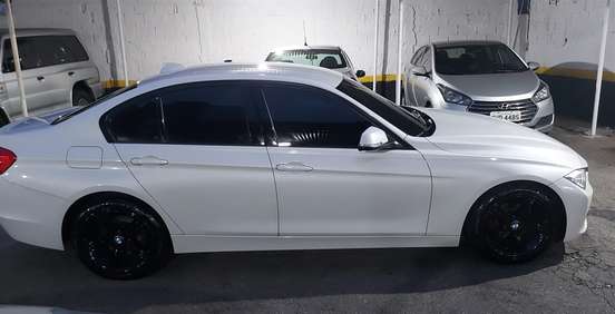BMW-320i-2015
