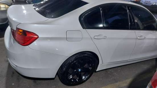 BMW-320i-2015
