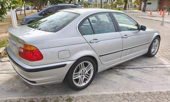 BMW-320i-2.2 24V GASOLINA 4P AUTOMÁTICO BMW-320i-2001