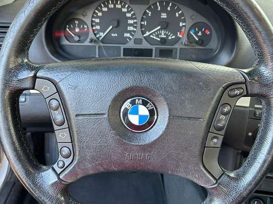 BMW-320i-3.2 24V GASOLINA 4P AUTOMÁTICO BMW-320i-2004
