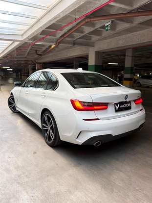 BMW-330e-2020