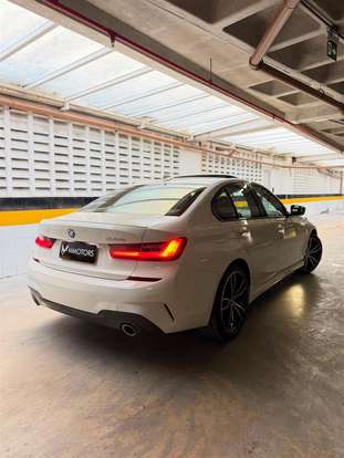 BMW-330e-2020