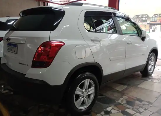 CHEVROLET-TRACKER-2015