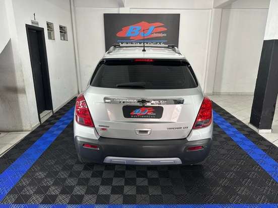 CHEVROLET-TRACKER-2015
