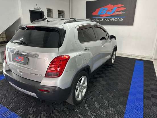 CHEVROLET-TRACKER-2015