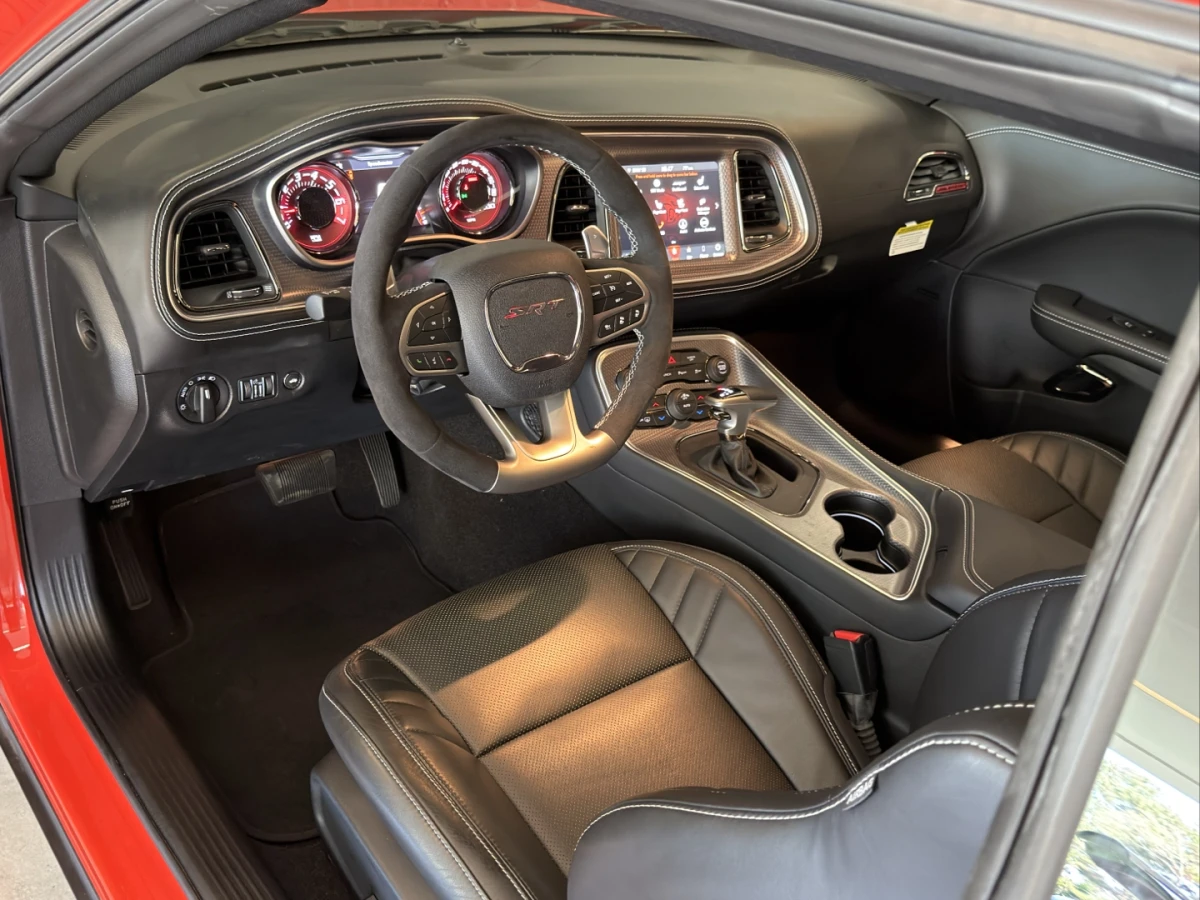 Dodge Challenger — foto 11