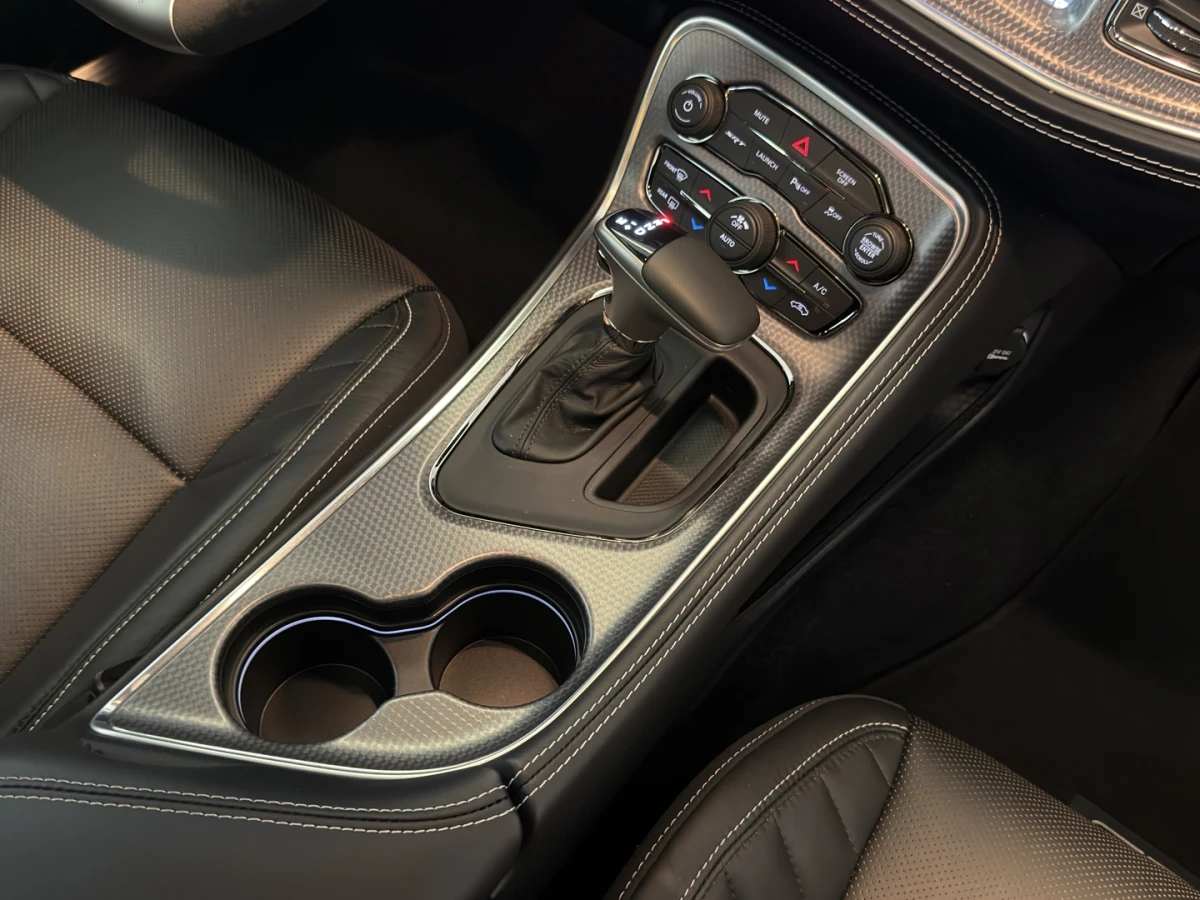Dodge Challenger — foto 15