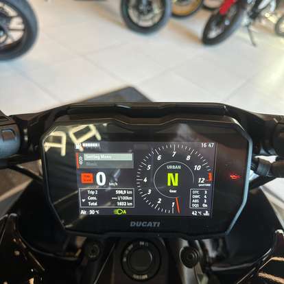 DUCATI-DIAVEL V4-2025