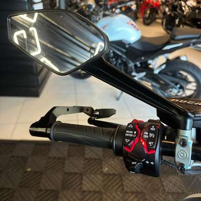 DUCATI-DIAVEL V4-2025