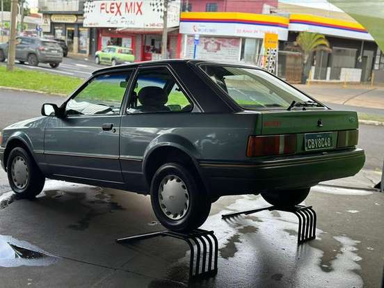 FORD-ESCORT-1995
