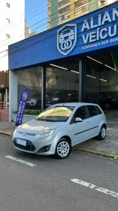 FORD FIESTA 1.6 ROCAM HATCH 8V FLEX 4P MANUAL FORD FIESTA 1.6 ROCAM HATCH 8V FLEX 4P MANUAL