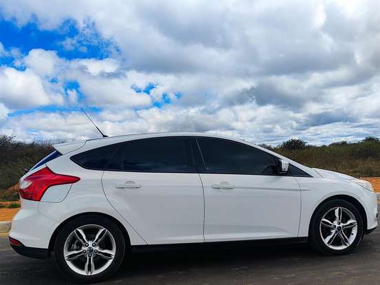 FORD-FOCUS-2.0 SE 16V FLEX 4P POWERSHIFT FORD-FOCUS-2015