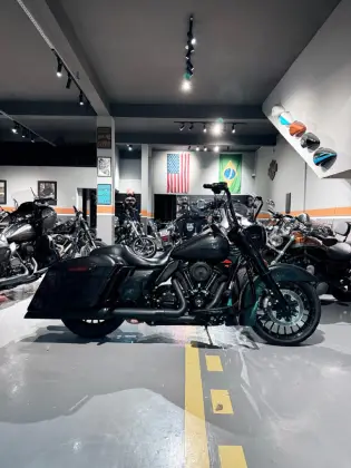 HARLEY-DAVIDSON ROAD KING SPECIAL 