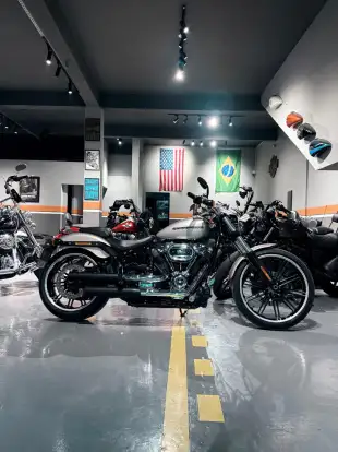 HARLEY-DAVIDSON-SOFTAIL BREAKOUT 114-2017