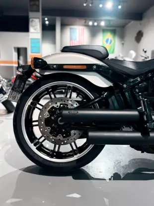 HARLEY-DAVIDSON-SOFTAIL BREAKOUT 114-2017