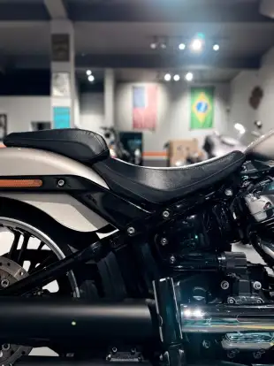 HARLEY-DAVIDSON-SOFTAIL BREAKOUT 114-2017