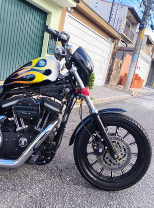 HARLEY-DAVIDSON SPORTSTER XL 883 R 