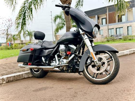 HARLEY-DAVIDSON STREET GLIDE 