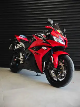 HONDA-CBR 600RR-2010