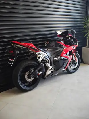 HONDA-CBR 600RR-2010