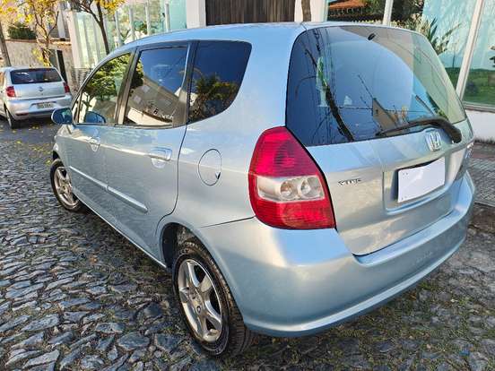 HONDA-FIT-2005