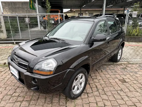HYUNDAI TUCSON 2.0 MPFI GLS 16V 143CV 2WD FLEX 4P AUTOMÁTICO HYUNDAI TUCSON 2.0 MPFI GLS 16V 143CV 2WD FLEX 4P AUTOMÁTICO