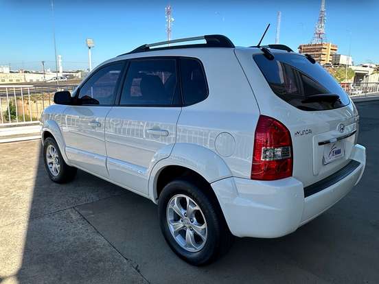 HYUNDAI-TUCSON-2.0 MPFI GLS BASE 16V 143CV 2WD FLEX 4P AUTOMÁTICO HYUNDAI-TUCSON-2015
