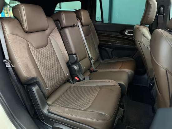 JEEP-COMMANDER-2023