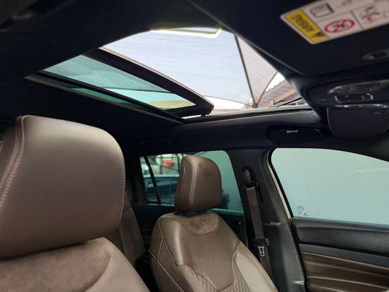 JEEP-COMMANDER-2023