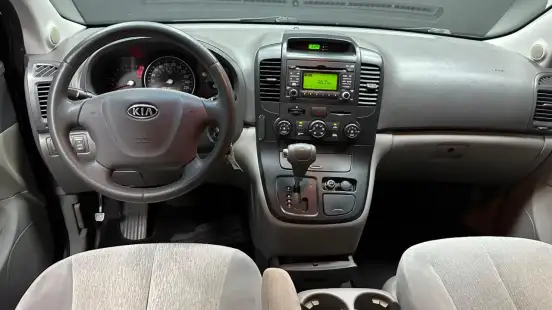KIA-CARNIVAL-2011